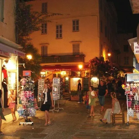 1st Floor In 18th Century Character House *